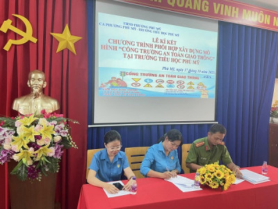 Lễ kí kết chương trình phối hợp xây dựng mô hình cổng trường an toàn giao thông năm học 2023-2024