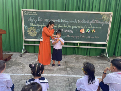 Ngày hội: Em yêu môi trường xanh vì thành phố không rác , phát động chương trình phân loại, thu gom và tái chế vỏ hộp sữa