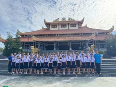 Trường Tiểu học Phú Mỹ tổ chức học sinh khối 4 tham quan, học tập Lịch sử Địa phương