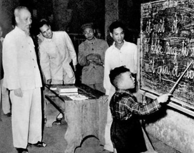 Bác Hồ với thiếu nhi