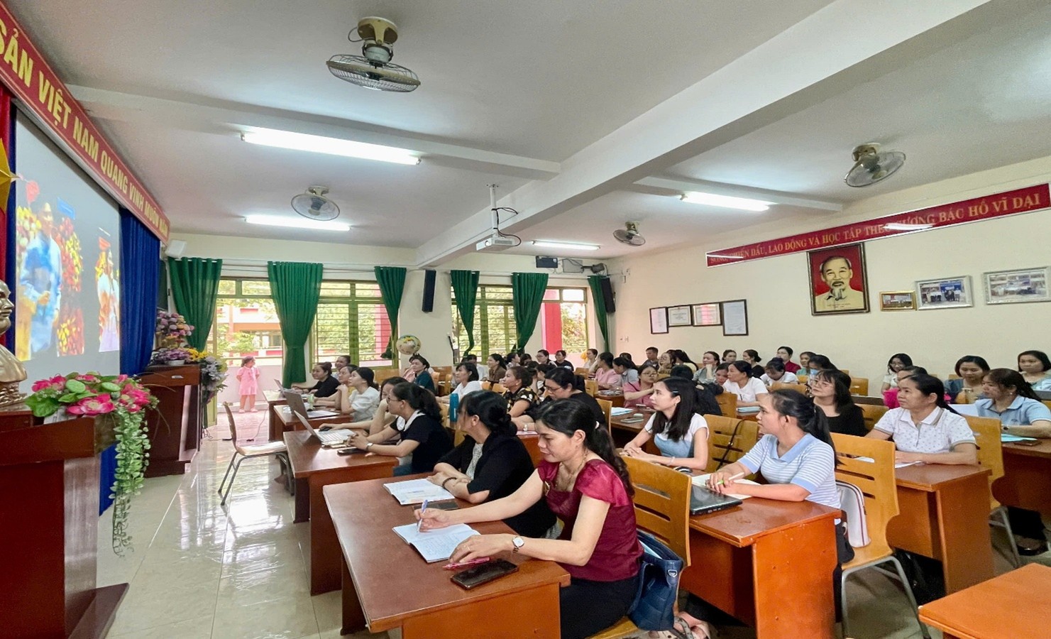 Trường tiểu học Phú Mỹ tham dự Hội nghị Tổng kết năm học 2024 – 2025 và Triển khai nhiệm vụ năm học 2025 – 2026