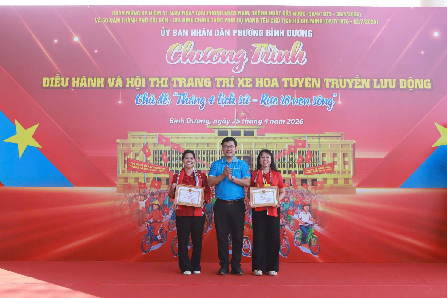 Trường Tiểu học Phú Mỹ đạt giải nhì hội thi trang trí xe hoa diễu hành